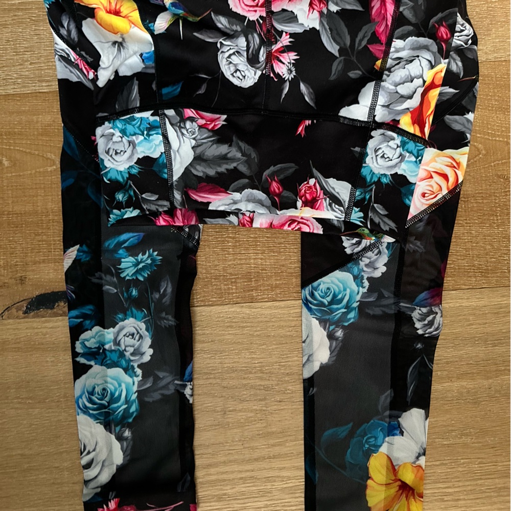 Zyia Rose patterned leggings
